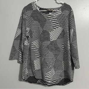 Easywear by Chicos black-and-white geometric shape top size 3 or (XL)￼